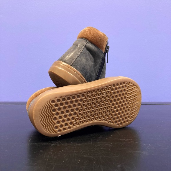 Boden / Mini Boden gray leather zip high tops. EU 27 - Picture 3 of 4